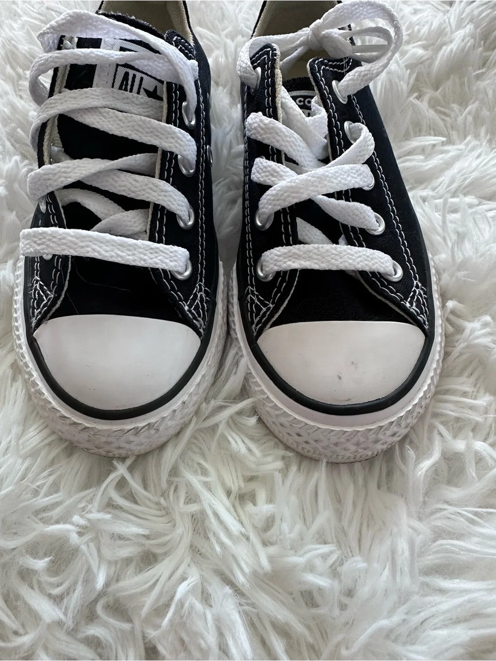 Used Converse Kids' Chuck Taylor All Star Low Top Sneakers - Black/White sz 11